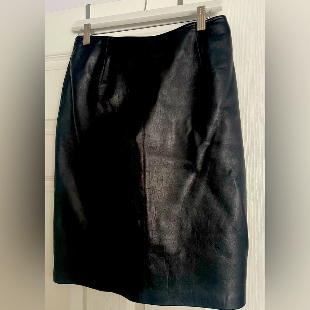 Black leather skirt size Med knee length like new
